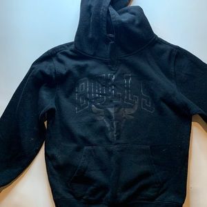 Boys black hoodie size 8 bulls logo